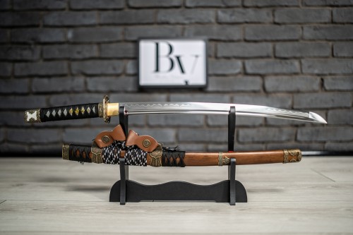 wakizashi-model-3-pelne-ujecie-na-stojaku.jpg