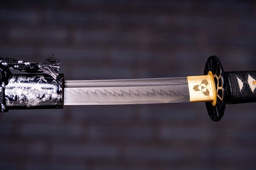 katana-model-5-japonska-katana-hamon-zblizenie.jpg