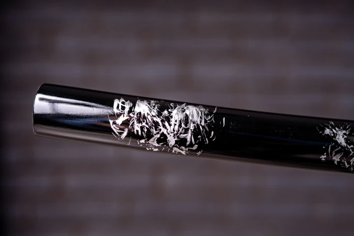 katana-t10-model-5-saya-detal-lakieru-zblizenie.jpg
