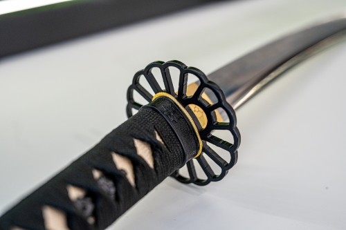 katana-model-5h-tsuba.jpg