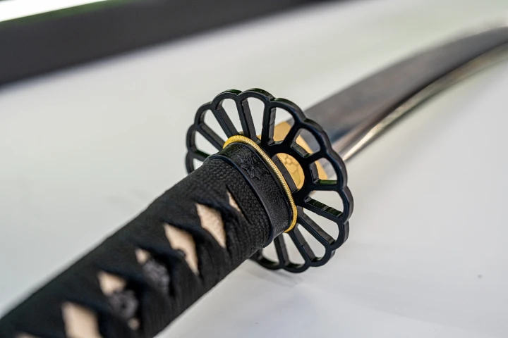 katana-model-5h-tsuba.jpg