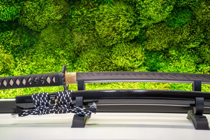 katana-model-5h-prezentacja-na-stojaku.jpg