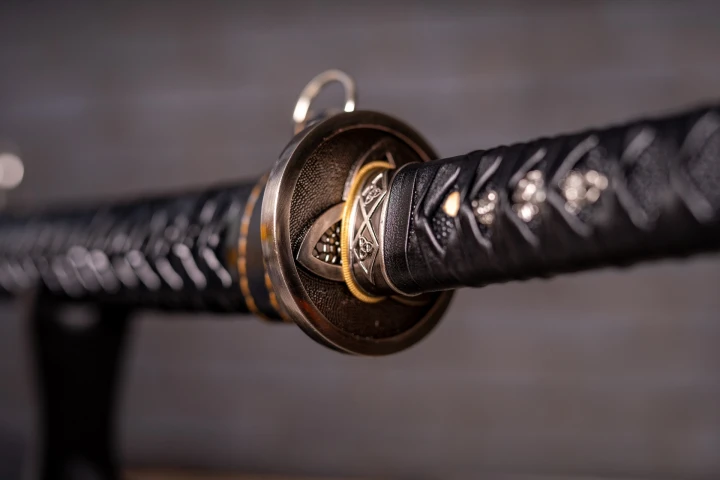 katana-t10-model-6-tsuba-geometryczny-wzor.jpg