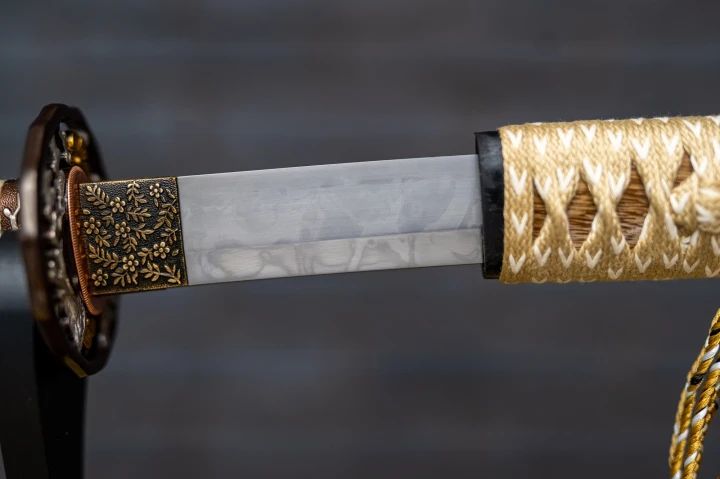 katana-model-13-hamon-precyzja-wykończenia.jpg