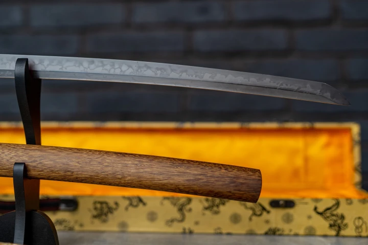 katana-t10-model-13-detal-ostrza-hamon-naturalny.jpg