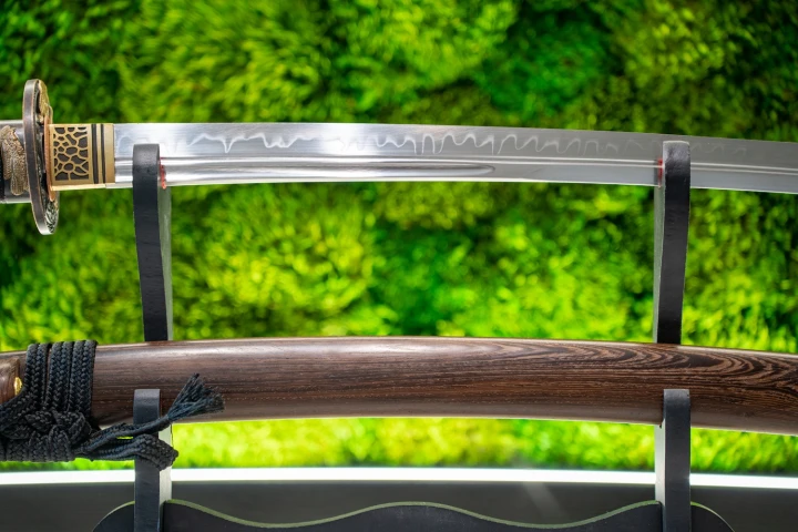 wakizashi-model-4s-hamon.jpg