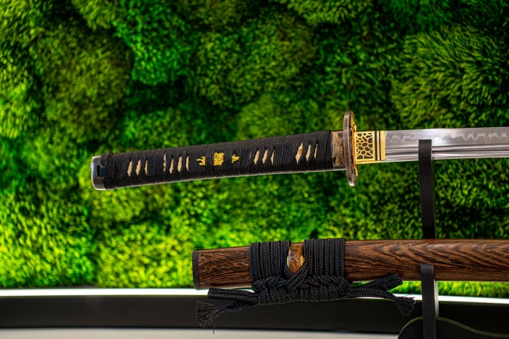 wakizashi-model-4s-uchwyt-rekojesc.jpg
