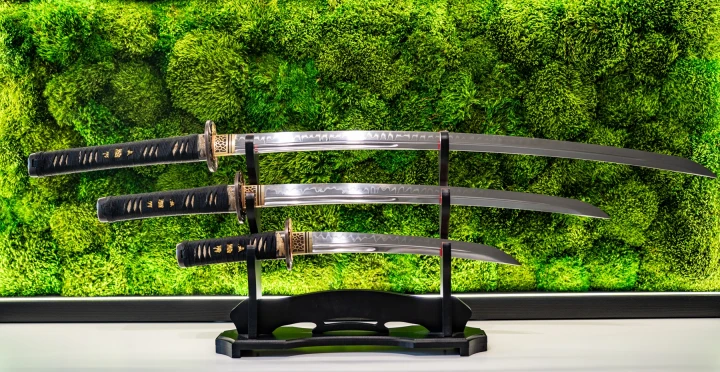 katana-wakizashi-tanto-t10-ekspozycja-ostrzy.jpg