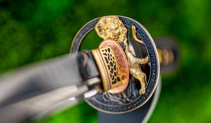 tanto-4s-tsuba-zblizenie.jpg