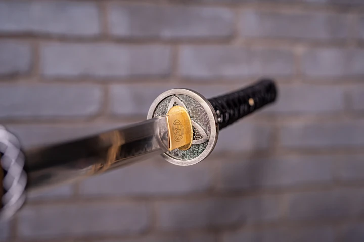katana-t10-model-6-tsuba-metalowa-tradycyjna.jpg
